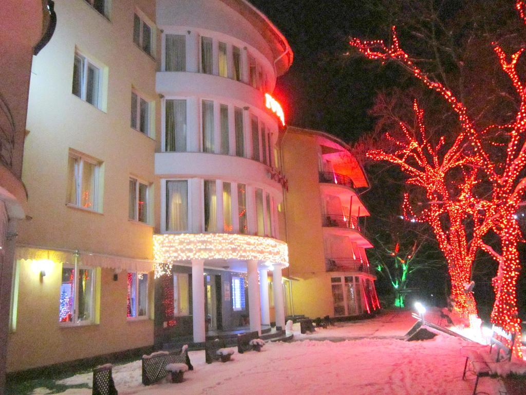 Quelle Polyana Hotel Exterior photo